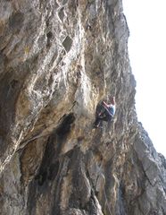 Bill Gregory climbing "Power Struggle", Foxhole Cove, Gower